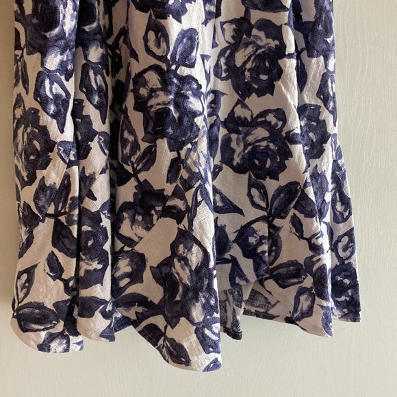 Blue and white rose pattern skirt with ruffle trim hem - Picture 4 of 6